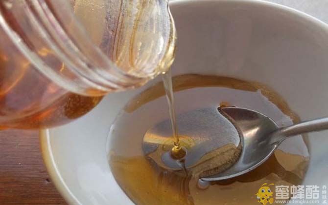 纯蜂蜜的鉴别方法?蜜种划分纯蜂蜜是什么颜色的？