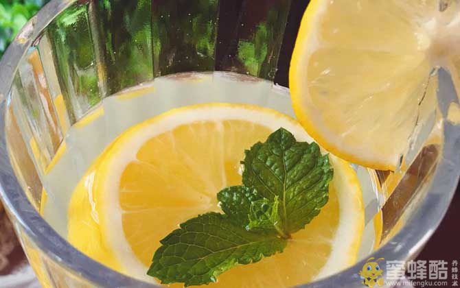 蜂蜜柠檬水有什么禁忌？(图2)