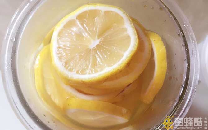 柠檬水加蜂蜜能美白吗？(图2)