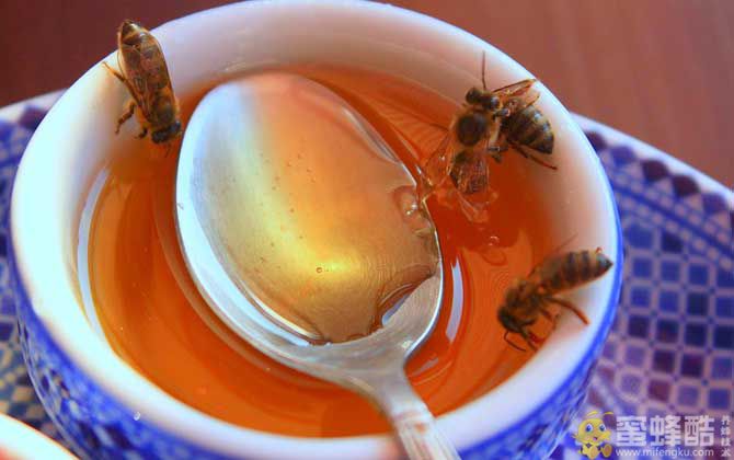 蜂蜜能直接涂在脸上吗？